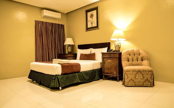 Dreamwave Hotel Lemery