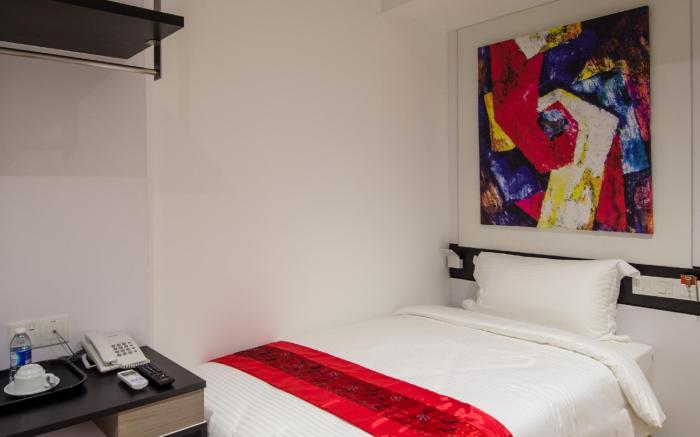 12FLY Hotel