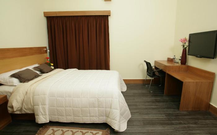 Richmond Hotel and Suites
