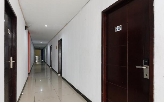 RedDoorz Plus @ Jalan Pemuda Jakarta