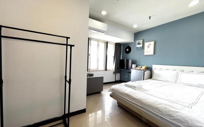 A3 City Hideaway: CBD Gem with MRT & Starbucks