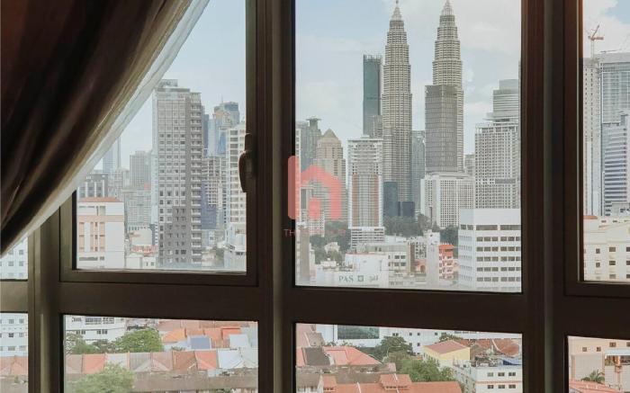 3Bdr Family KLCC View Regalia_SkyPool_Youtube