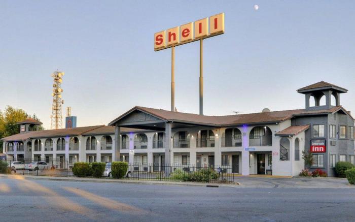 Crossroads Inn - Downtown Sacramento