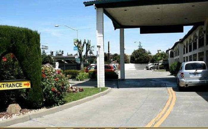 Crossroads Inn - Downtown Sacramento