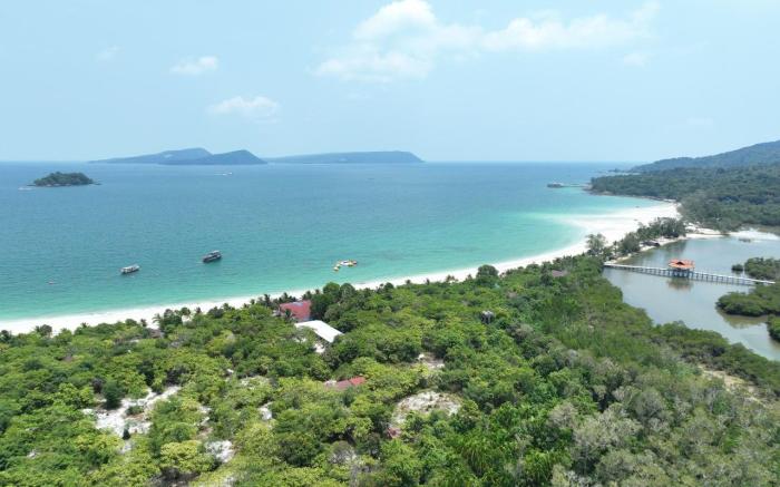 Koh Rong Beach Hostel and Bungalows