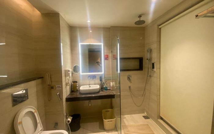HOTEL V