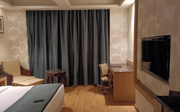 HOTEL V