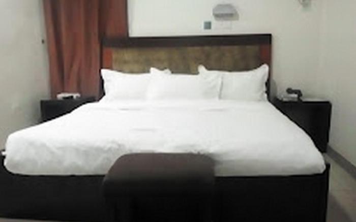 Dyke Suites And Apartments