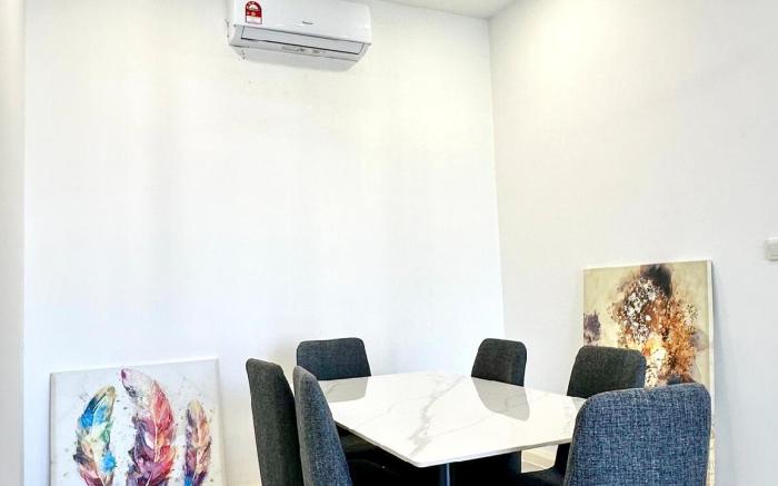 D'Pristine 4 bedder condo opp legoland (13pax)