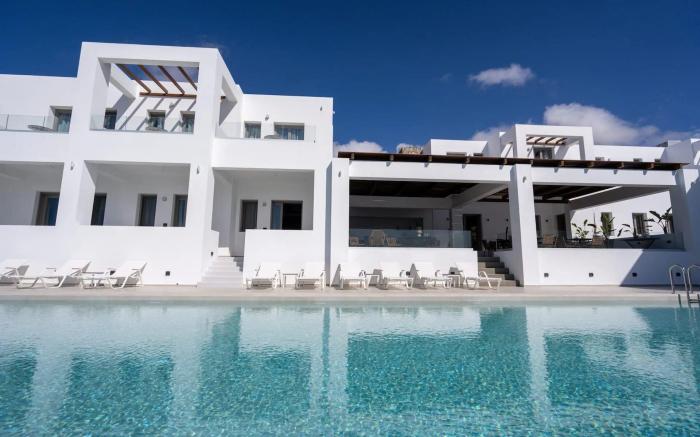 Kouros Blanc Resort & Suites