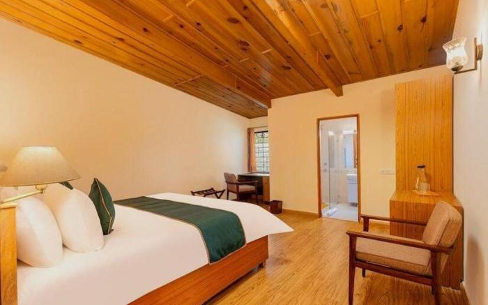 Lion's Den, Terrace Wing 4 BD Villa, cook & staff