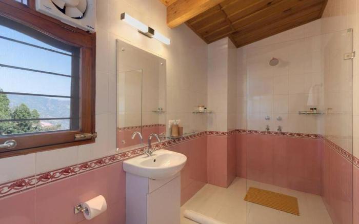 Lion's Den, Terrace Wing 4 BD Villa, cook & staff