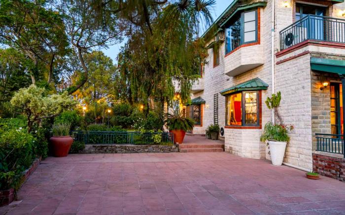 Mistair,Garden Luxurious Villa, Kasauli, Cook+BBQ