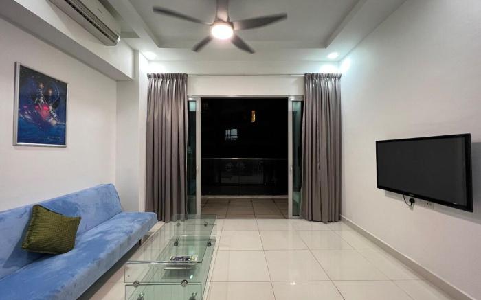 Charming 2BR Suites with Balcony@Regalia Residence
