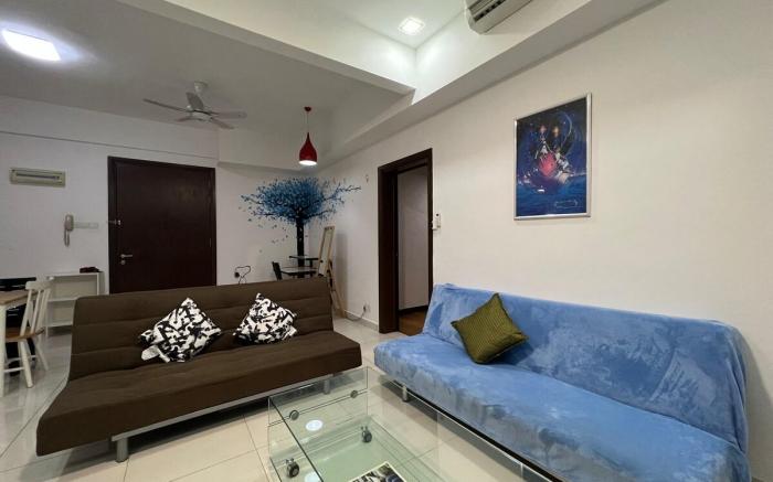 Charming 2BR Suites with Balcony@Regalia Residence