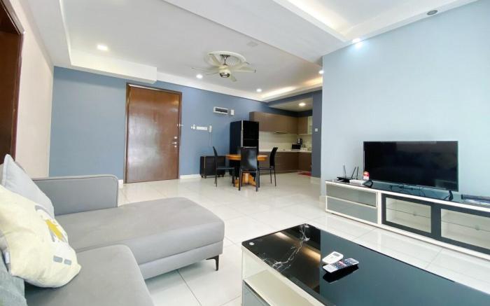 Relaxing 2BR Suite with Balcony @ Regalia