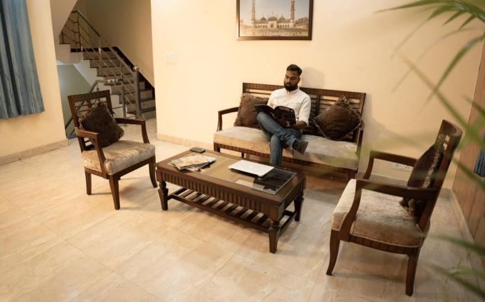 Cozy Retreat I Free Breakfast | Near Centrum Hotel