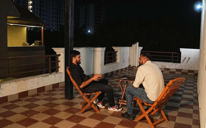 Cozy Retreat I Free Breakfast | Near Centrum Hotel