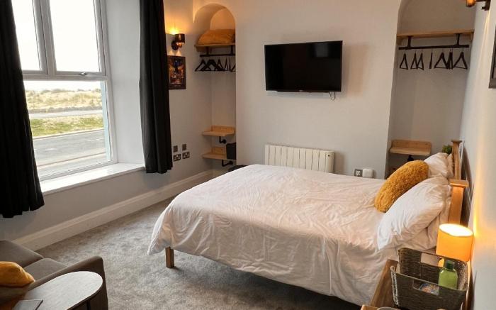 Hooper's Sandy Beach Guest Rooms