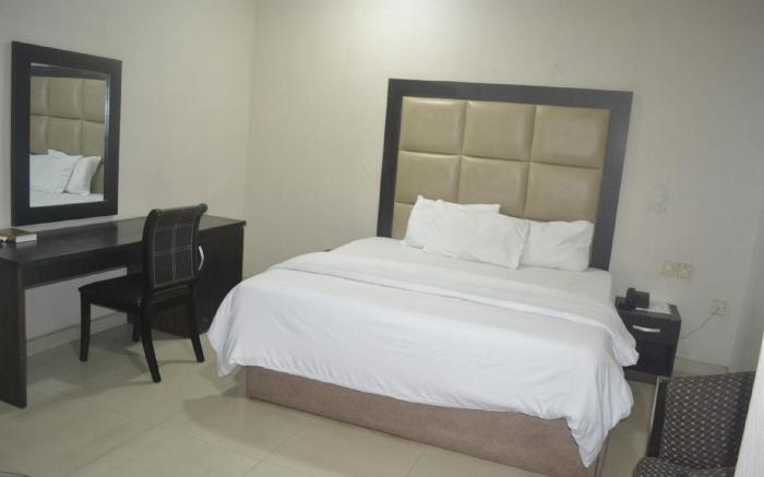 Park Lane Hotel, Ajao Estate