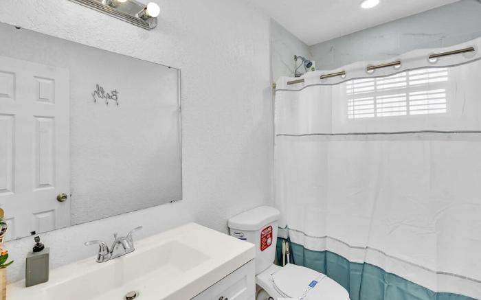 NEW Stylish 2 Bdrm Mins to Beach & Aventura Mall