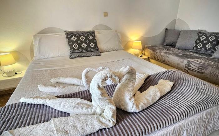 Cycladic  Studios 2 pleasure   3 Person