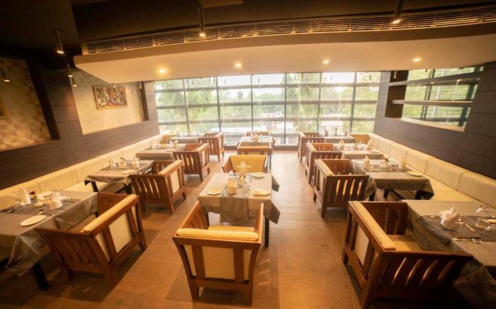 HOTEL SAVITHRI