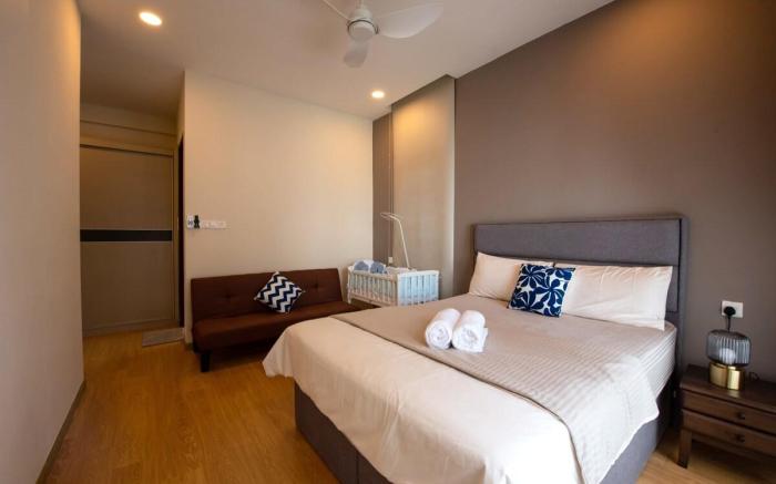 Comfy 3BR Apt in Danga Bay, FREE Parking, Sea View