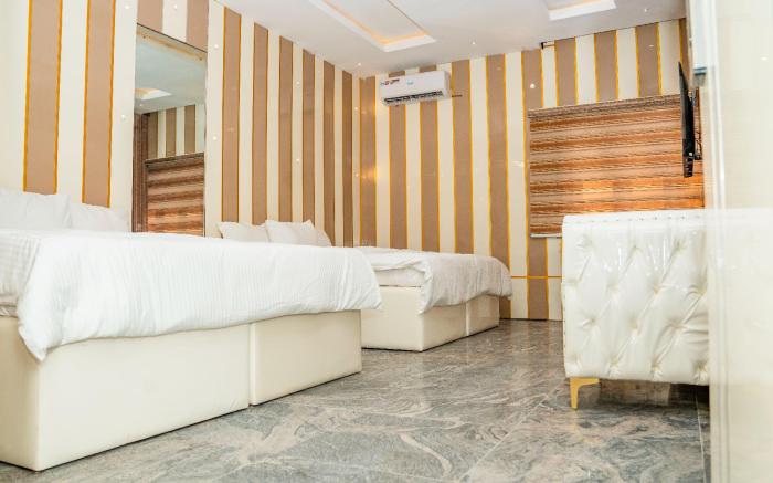 Perly Gate Residence