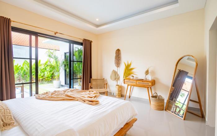 Alicia- Canggu + Brand NEW Villa + HUGE Pool + PS5