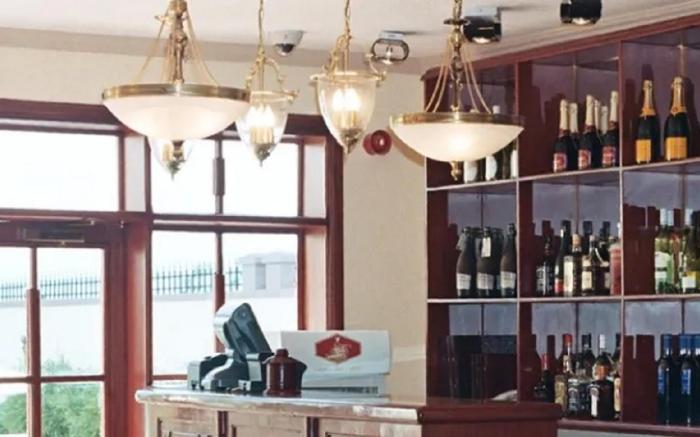 Three Arms (Carlson Hotel)