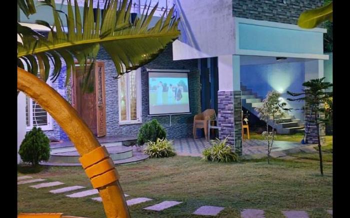 ECR Beach Villa- R&B