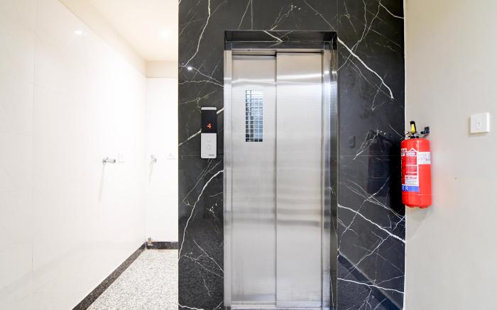Super Townhouse Kaikhali Near Airport