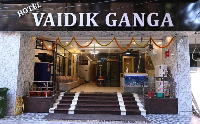 Hotel Vaidik Ganga, Near Parmarth Niketan