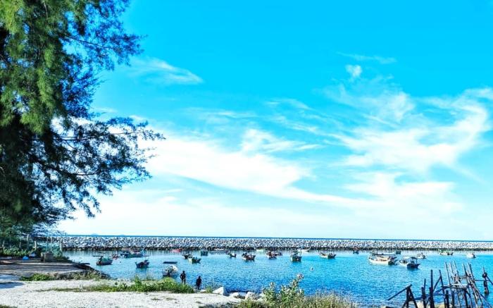 Ujana Damai - Cosy 5BR by the beach with pool
