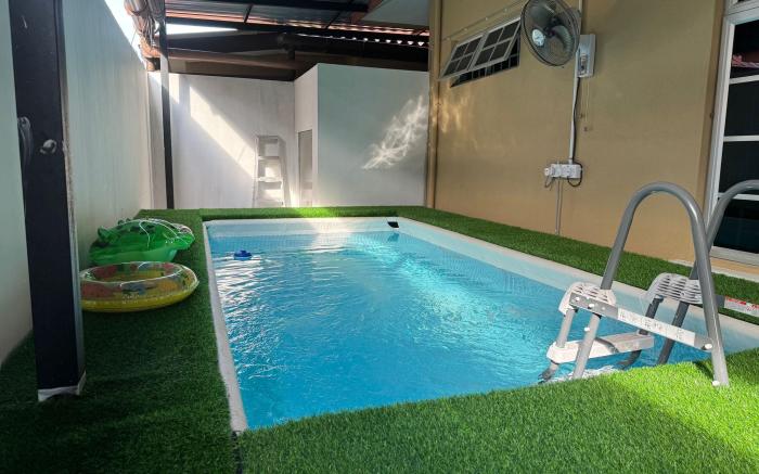 Ujana Damai - Cosy 5BR by the beach with pool