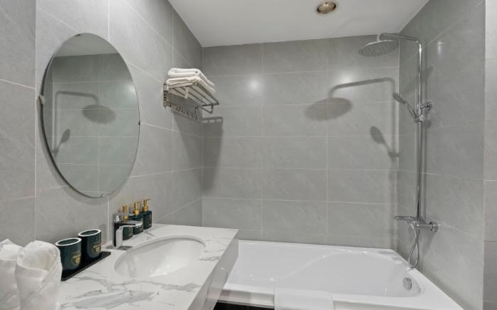 Căn hộ một phòng ngủ đầy đủ nội thất hướng phố