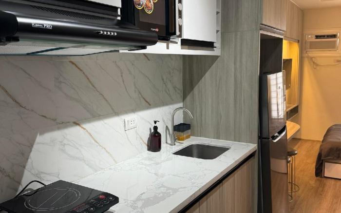 Studio Unit 5 Mins to IT Park w/ Pool|Wifi|Netflix
