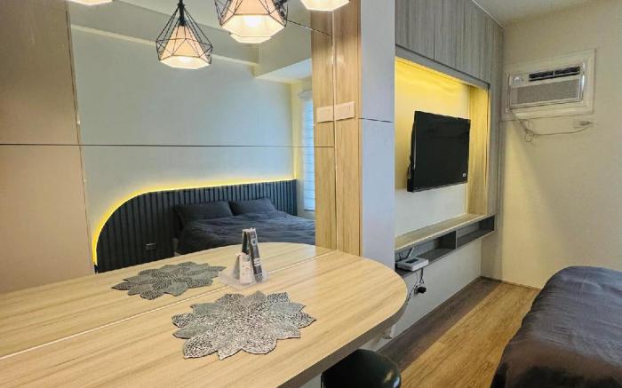 Studio Unit 5 Mins to IT Park w/ Pool|Wifi|Netflix