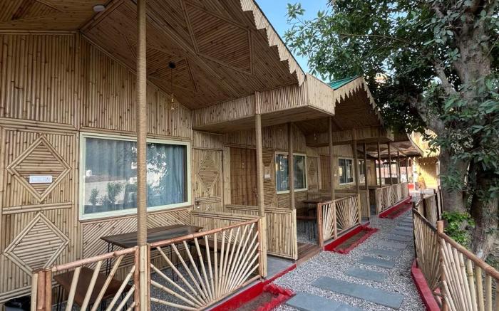 Bamboo Garden Cottages and Cafe 