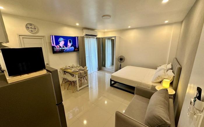 (3) Modern studio near SM Lipa/King bed & Sofa bed