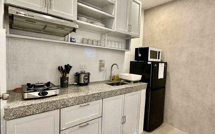 Modern studio near SM Lipa /Queen bed (1)