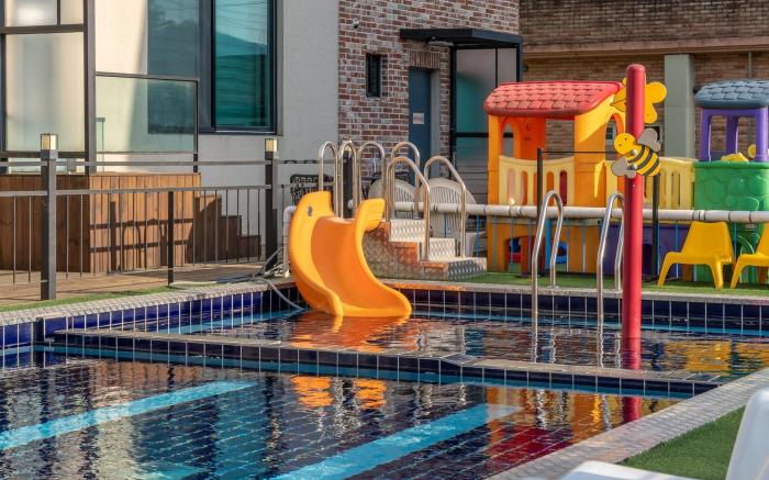 Gapyeong Ttonggangaji Kids Poolvilla