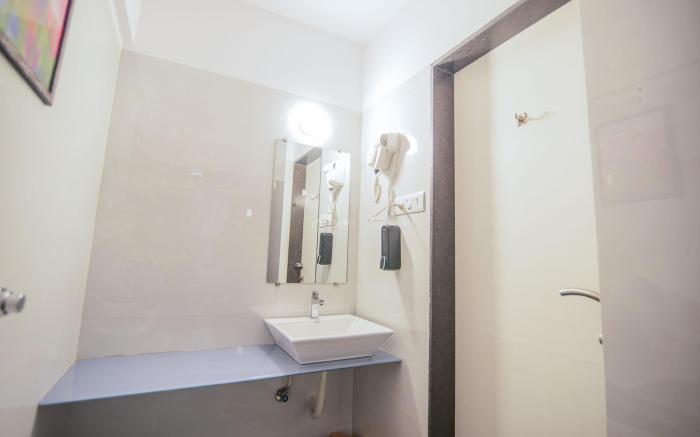 Delightfully Designed 3 BHK Apartment - Santacruz
