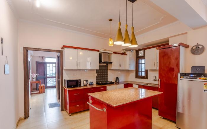 THE SUNSET ABODE SHIMLA 4BR WITH VALLEY VIEWS