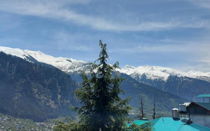 Goroomgo Urban Monk Stays Manali