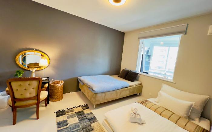 Luxury service apartment by Chanya 