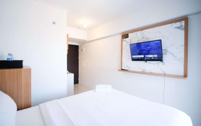 Simple Studio Apt at Suncity Residence By Travelio