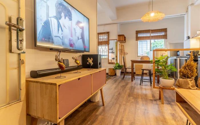 Insta-worthy Smart Home W/ Bathtub in Dist1 NDC