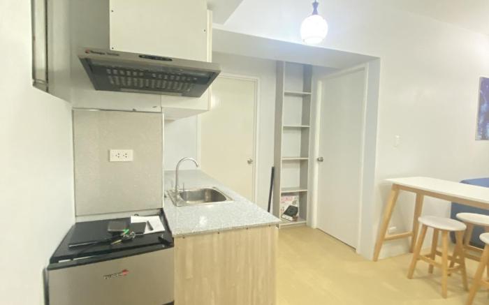 Spacious 1 Bedroom Unit in Centrio Tower